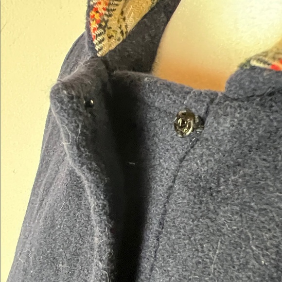 1960s Vintage Long Hooded Cape with Plaid Lining - Picture 5 of 9